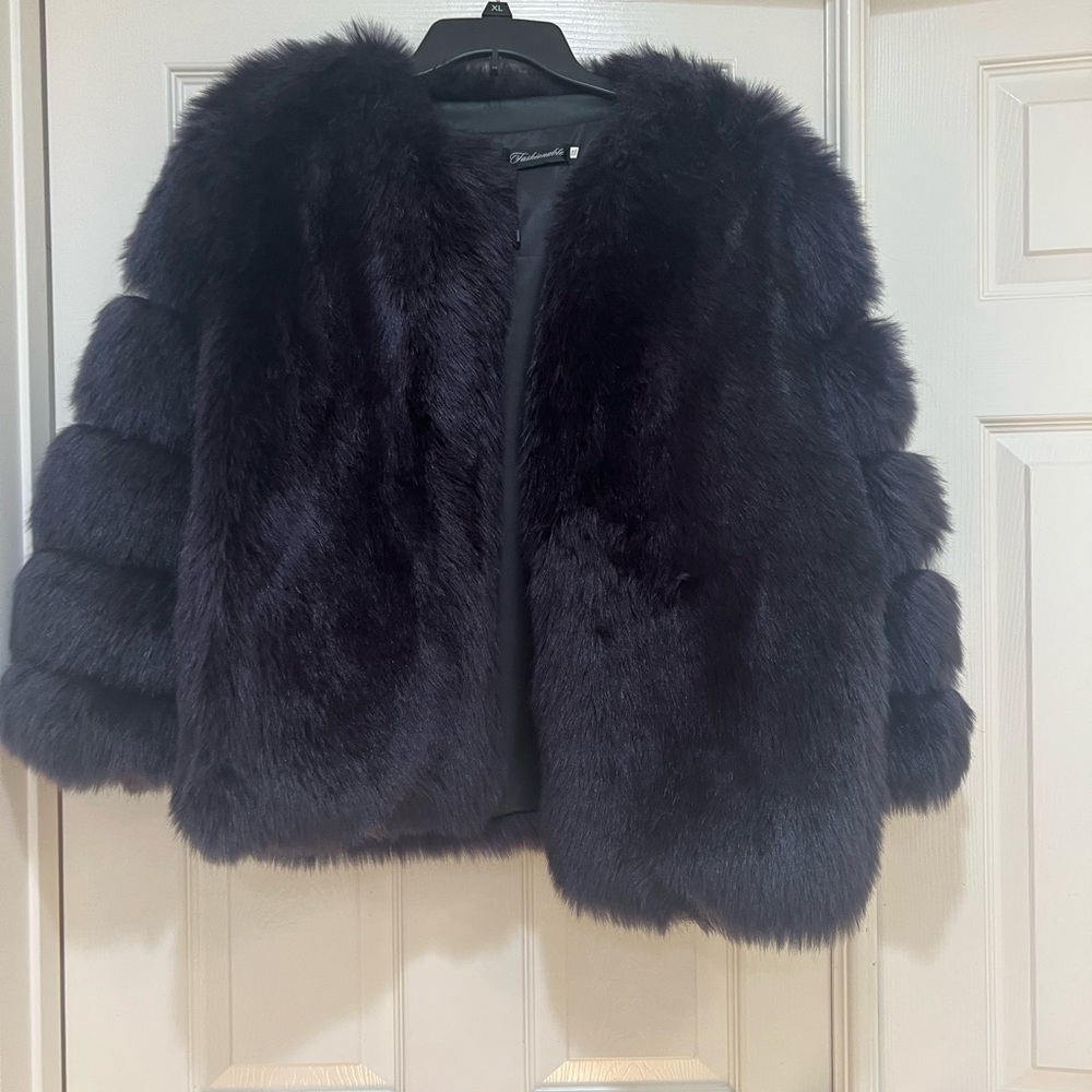 NWNT Faux Fur Blue‎ Color Mobwife jacket coat Size M/L